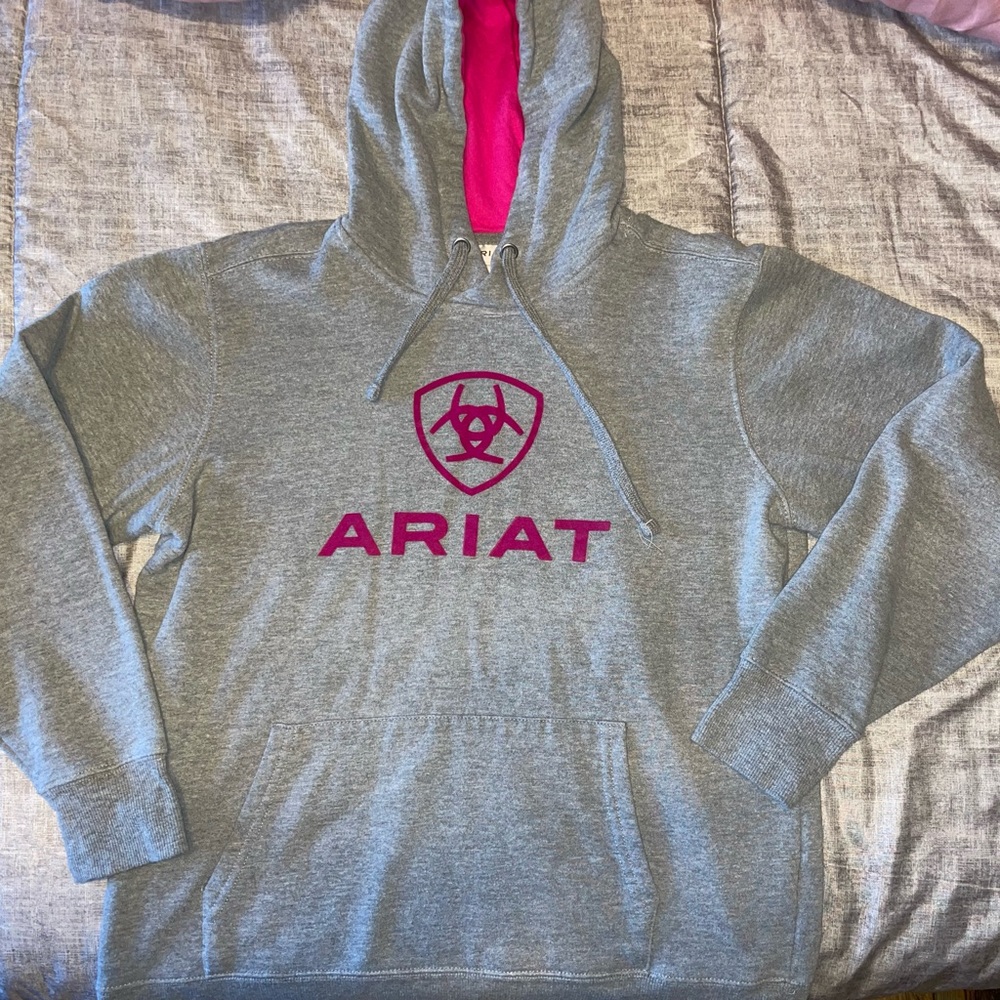 Womens Ariat hoodie size medium. Like new.